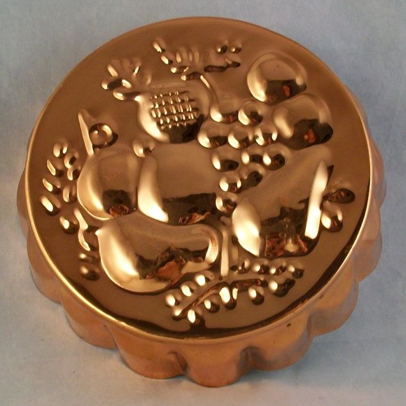 Vintage Round Copper Fluted Fruit Cluster Mold Korea 8" - Picture 1 of 8